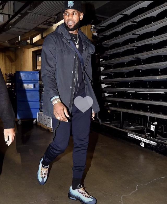 美记：如果雄鹿交易字母哥，特纳将再度陷入交易传闻（美媒：若雄鹿交易字母哥，特纳或将再度卷入交易流言）