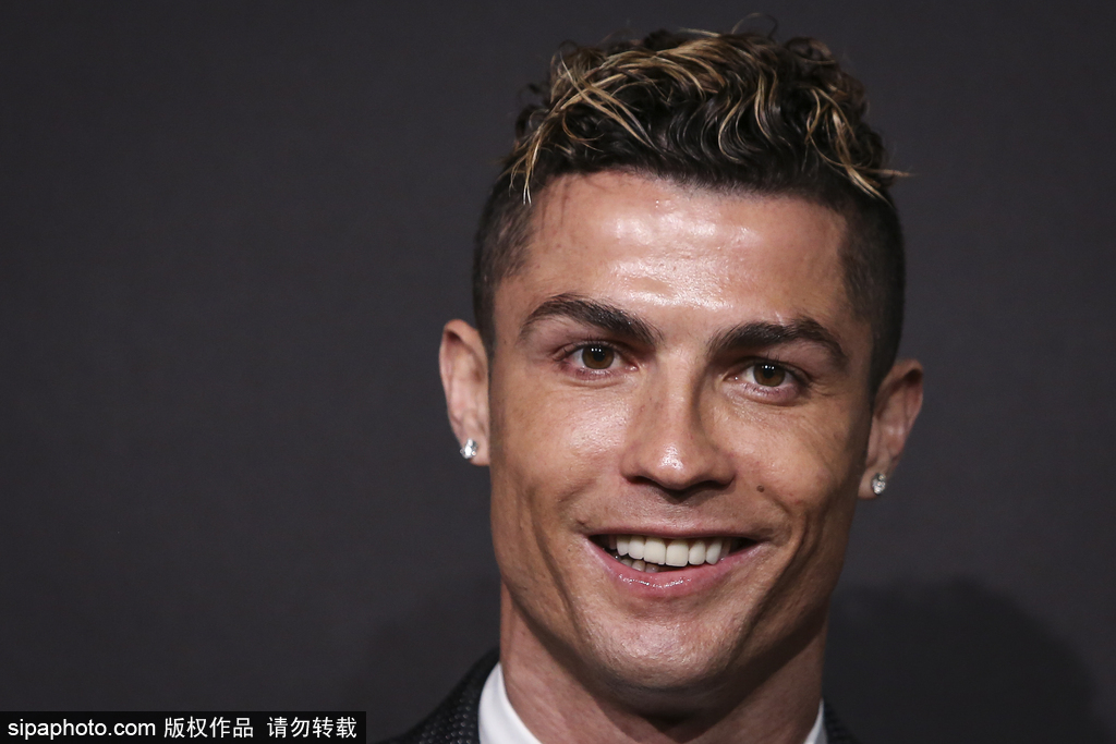 孙兴慜：没踢满全场？我尊重教练的决定，球队比我个人更重要（孙兴慜谈未踢满全场：尊重主帅决定，团队优先于个人）