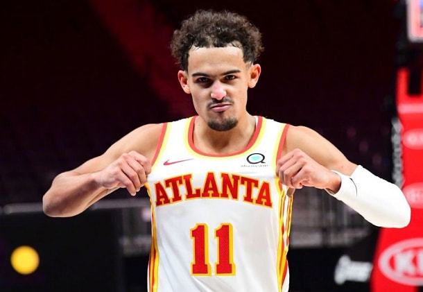 球星压哨三分把比赛送进加时（巨星压哨三分扳平，比赛拖入加时）