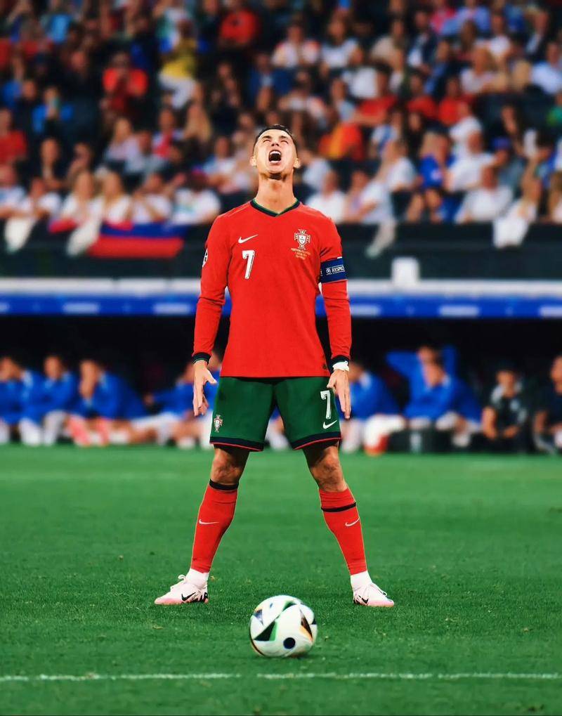 记者：恩昆库在冬窗的未来值得关注；米兰会和经纪人谈莱万（记者称：冬窗恩昆库动向成焦点，米兰将与莱万经纪人会谈）