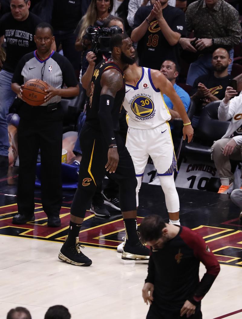 C罗专访预告：用一项七场夺冠的赛事定义历史最佳，这公平吗？（C罗专访预告：以一届七场定胜负的杯赛来认定历史最佳，公平吗？）