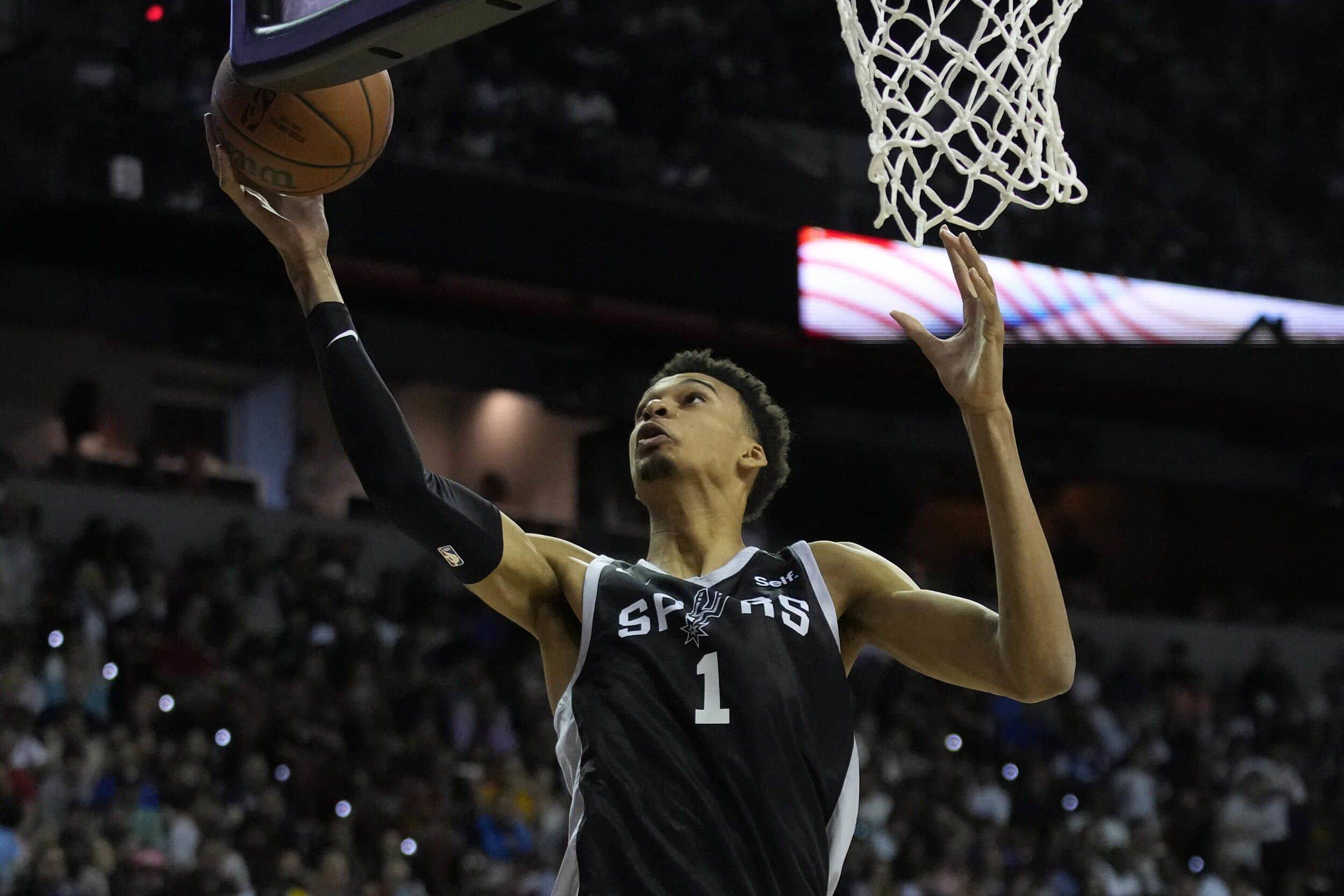 恩昆库转战意甲后表现低迷，转会费3700万欧元成“水漂”，难复巅峰状态。（恩昆库转投意甲后状态不振，3700万欧投入成空，巅峰难再现）