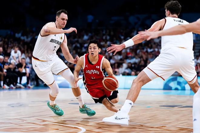 曼城vs勒沃库森：马尔穆什搭档萨维尼奥，哈兰德替补待命（曼城对阵勒沃库森：萨维尼奥联手马尔穆什，哈兰德替补候命）